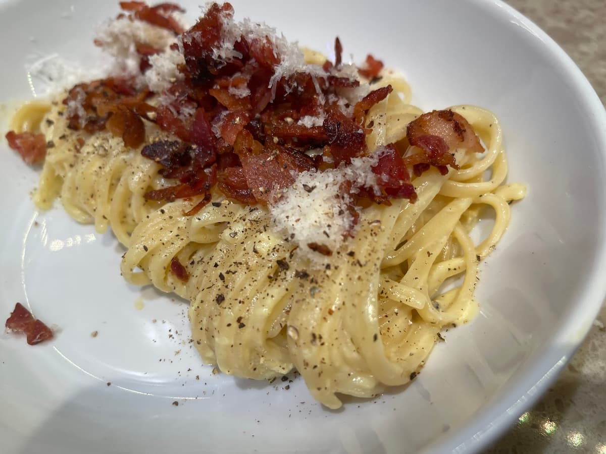 pasta carbonara with bacon